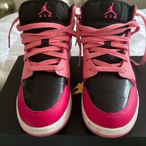 Nike Air Jordan 1 Mids - Coral / Pinksicle